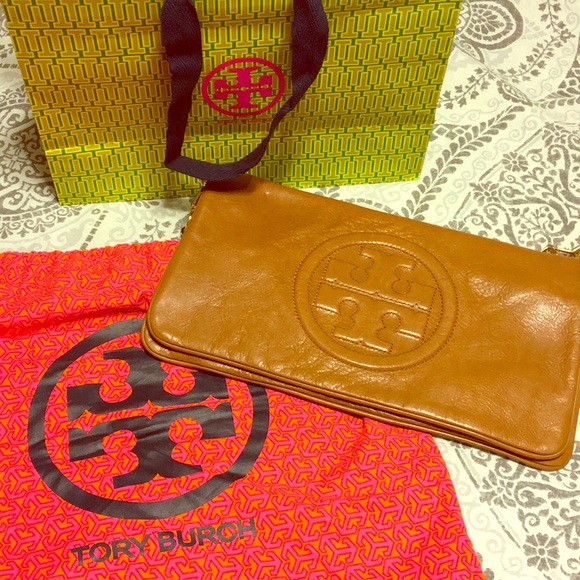 Tory Burch Handbags - Tory Burch Bombe Reva Clutch